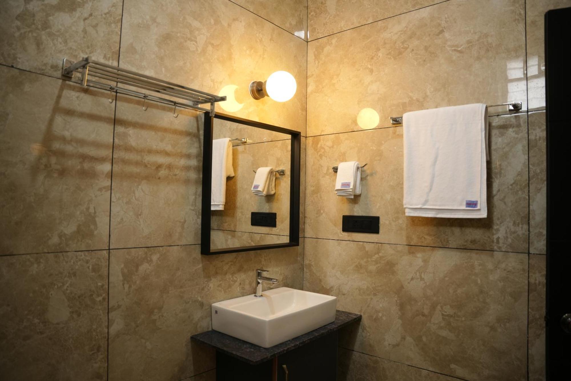 Sarvam Residency Hotell Sāgar Exteriör bild